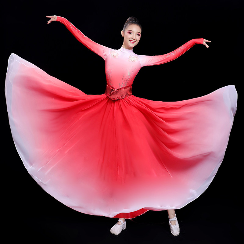 The Chinese atmosphere in the lights, the opening dance, the big swing skirt, the modern dance performance clothing, the gradient color long skirt female
