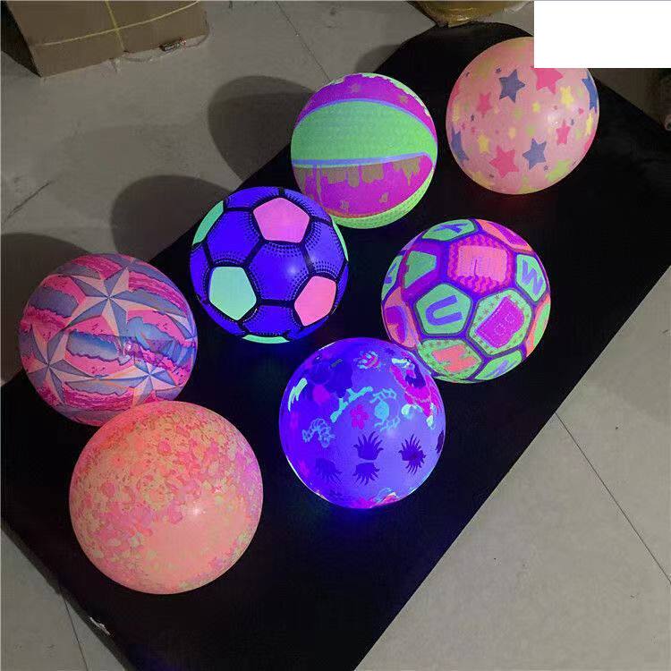 Mumu's new flash football luminous basketball street stall night market inflatable fluorescent jumping ball luminous children's toys