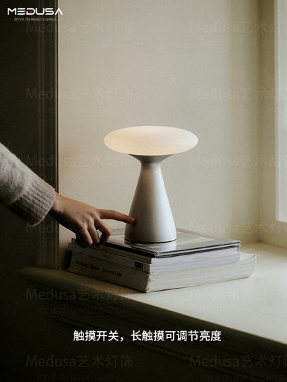 西班牙KONOS便携式台灯简约现代阅读灯触摸式调光充电氛围床头灯