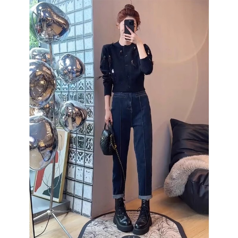 2025 Autumn New Design for Petite Women, Heavy Sequin and Feather Embellishments, Solid Color Round Neck, Three-Quarter Sleeve Sweater Women's Top 2025 Autumn New Design for Petite Women, Heavy Sequin and Feather Embellishments, Solid Color Round Neck, Three-Quarter Sleeve Sweater Women's Top