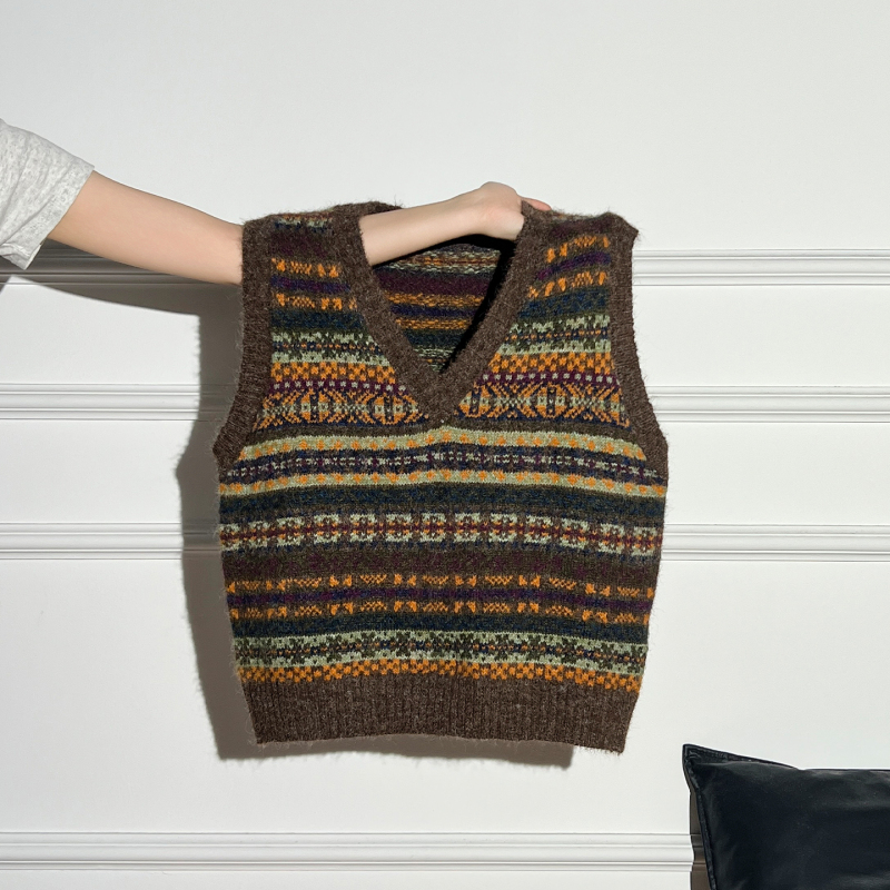 Melard Brown V-Neck Sleeveless Knitted Sweater for Women, Autumn Jacquard Design, Layered Vest Top Melard Brown V-Neck Sleeveless Knitted Sweater for Women, Autumn Jacquard Design, Layered Vest Top