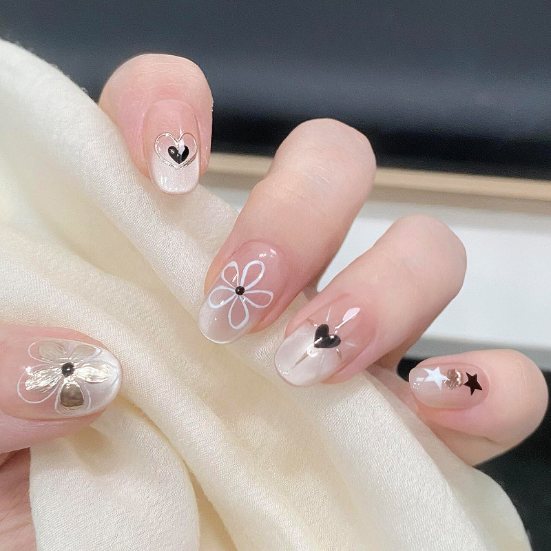 Korean-Style Minimalist Black and White Gold Cat-Eye Cool Handmade Short Heart-Shaped Fake Nail Tips Korean-Style Minimalist Black and White Gold Cat-Eye Cool Handmade Short Heart-Shaped Fake Nail Tips