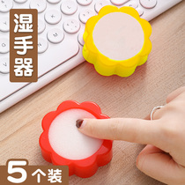 Wet hand sponge with water for counting banknotes sponge cylinder with water for counting banknotes water box for counting money financial office use