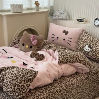 Леопардовый Кот-Розовый [Полотенце с вышивкой из молочного бархата]