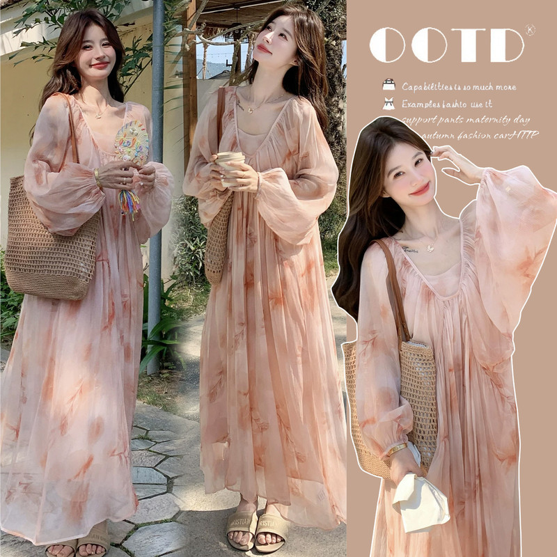 French Uamtor Maternity Dress Summer-Autumn 2026 New French Resort Style Tie-Dye Long-Sleeve Elaborate Beach Dress