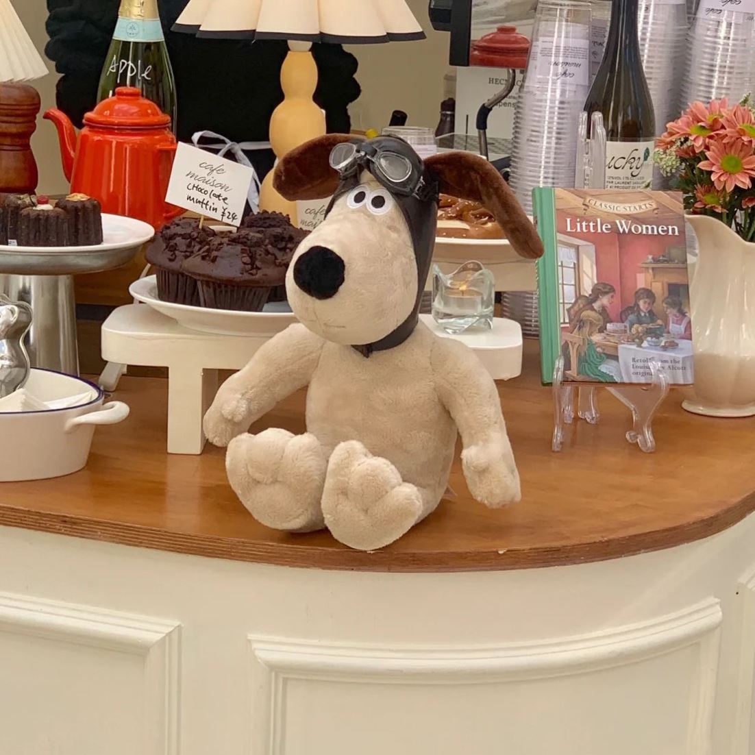 British Palm Dogs Ins wind plush toy paparazzi doll pendulum to appease dolls girls birthday New Year's gifts