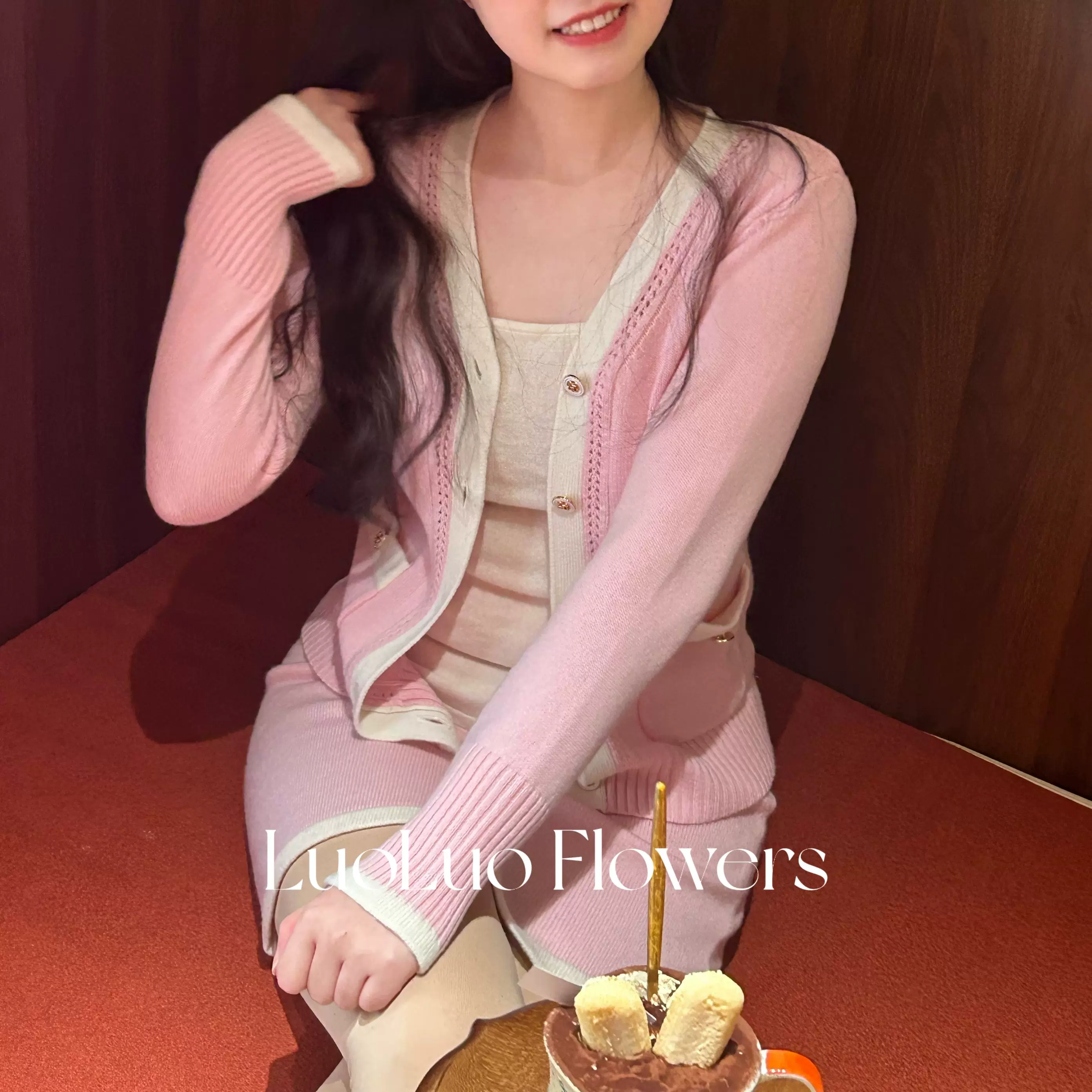 Сладкая кашемировая пудра? похоже нет. Если это «Sweet cashmere woolen powder» — дословно сложно. Предлагаю: