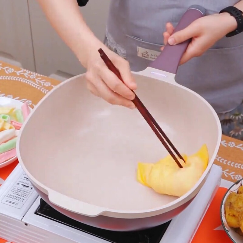 Titanium Ceramic Wok for Home Use, Non-Stick Pan, Fast Heat Conduction, Explosion-Proof, Drop-Proof, Long-Lasting Non-Stick Pan