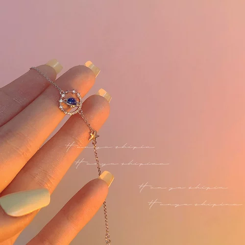 Крутая сладкая девочка весна и лето сияющие белые подруги