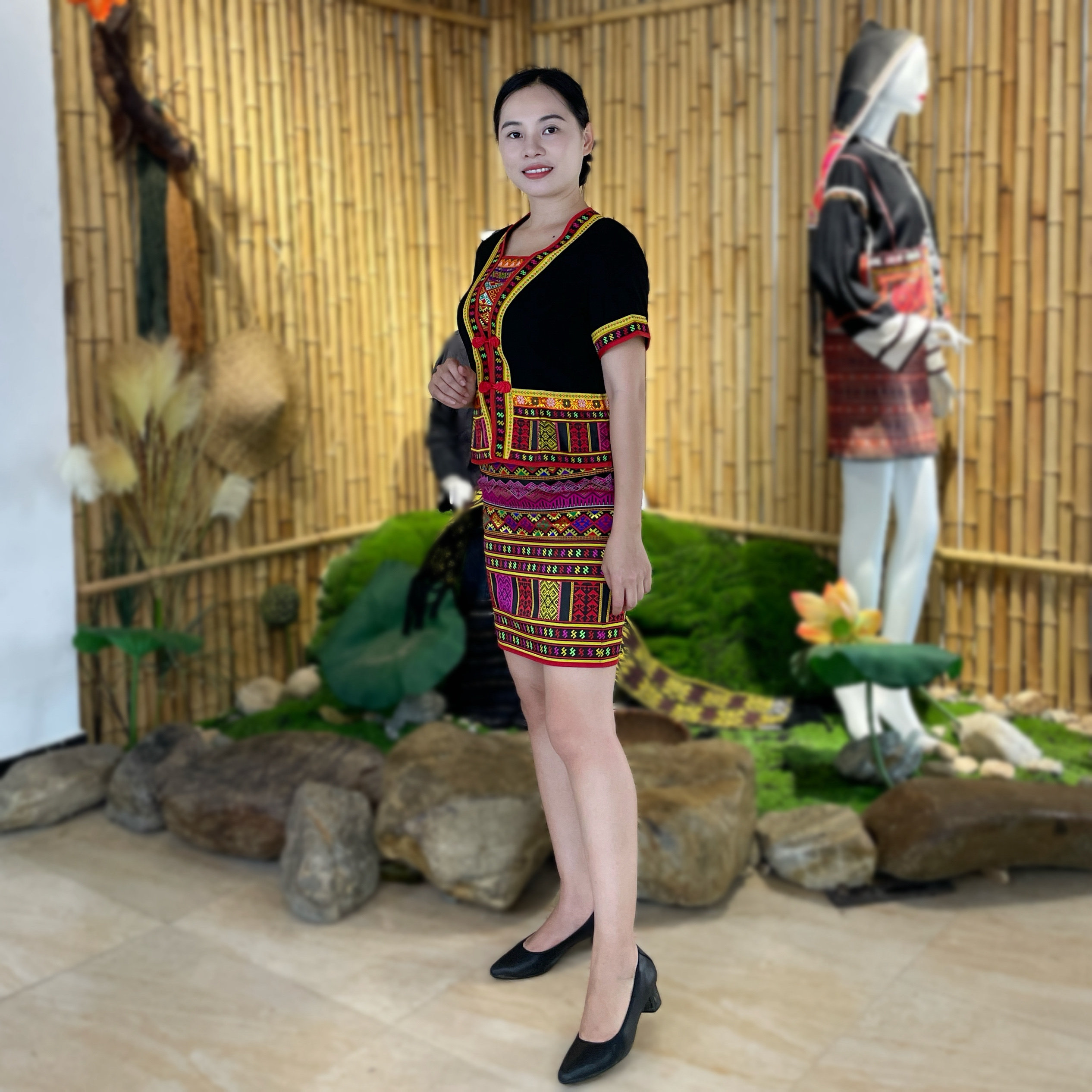 海南黎族服饰黎锦短筒裙套装为什么成为2025年国潮新宠？_工服_淘宝服装网