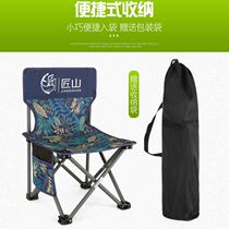The warehouse cleans a batch of outdoor portable folding chairs that can carry a load of two hundred and sixty kilograms.