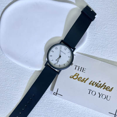 Quartz watches specifically designed for civil service students and high school entrance examinations are a niche, simple and cold style on Instagram, a trend for couples