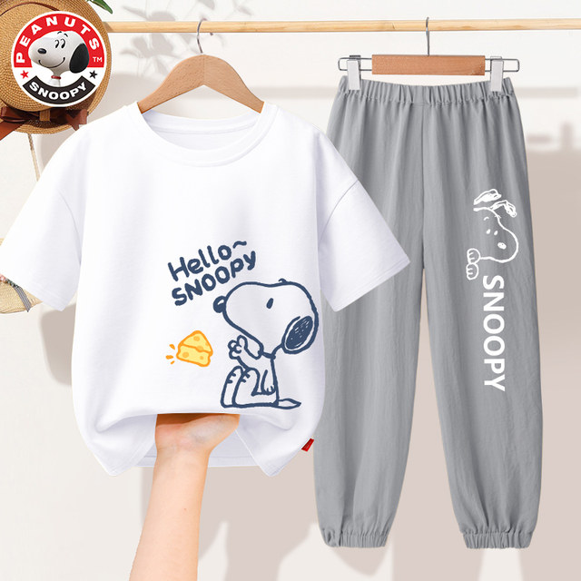 Snoopy ເຄື່ອງນຸ່ງເດັກນ້ອຍຜູ້ຊາຍ Summer Suit 2024 ໃຫມ່ຂອງເດັກນ້ອຍຂະຫນາດກາງແລະຂະຫນາດໃຫຍ່ເຄື່ອງນຸ່ງຫົ່ມສອງສິ້ນ trendy ແລະ Handsome ເດັກນ້ອຍແຂນສັ້ນເດັກນ້ອຍ