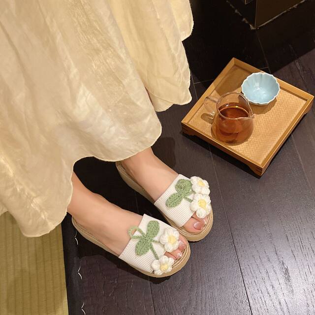 New Style Fairy-Style Wedge Flip-Flops for Women, Summer Fashion Straw Flower Thick-Soled Dai Ethnic Shoes, Beach Shoes, Sandals