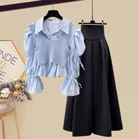 Синяя рубашка, черная юбка, эффект подтяжки