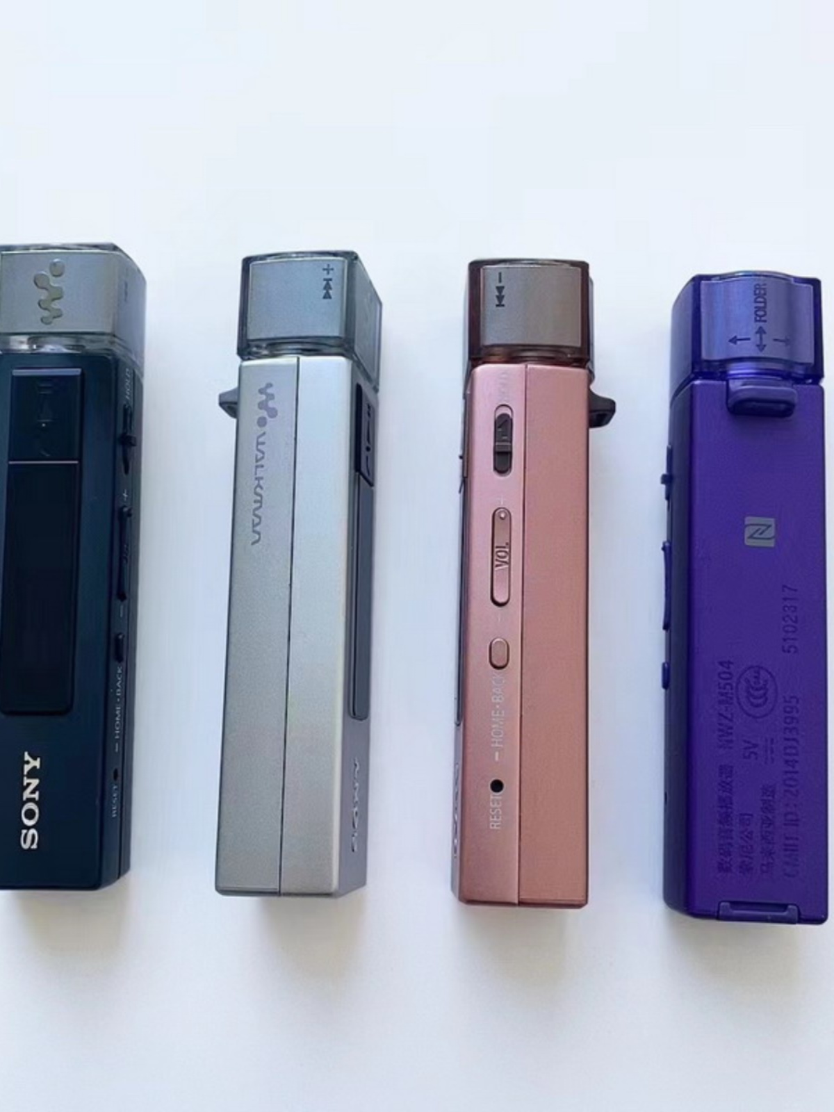 Sony Walkman NWZ-M504 NFC MP3 Music Player 8GB W/Accessories