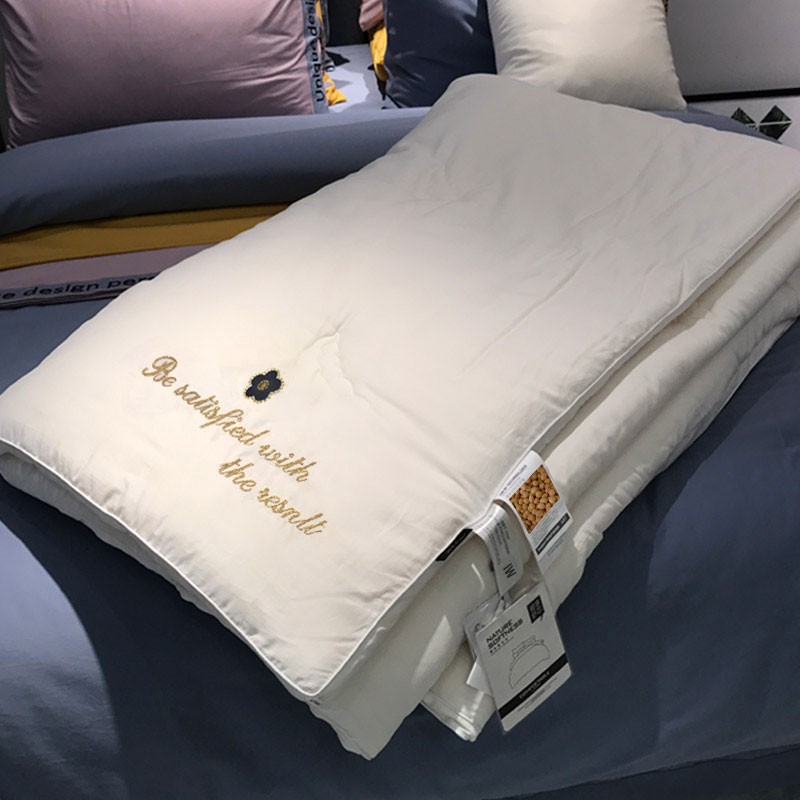 A class of antibacterial soybean fiber quilt spring and autumn by single double air-conditioned cotton is thicked to keep warm winter by core