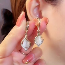 Sky made eye earrings Advanced senses Light luxury suitable for round face ear decoration Pop fashion Han version micro-inlaid cat eye stone tulip