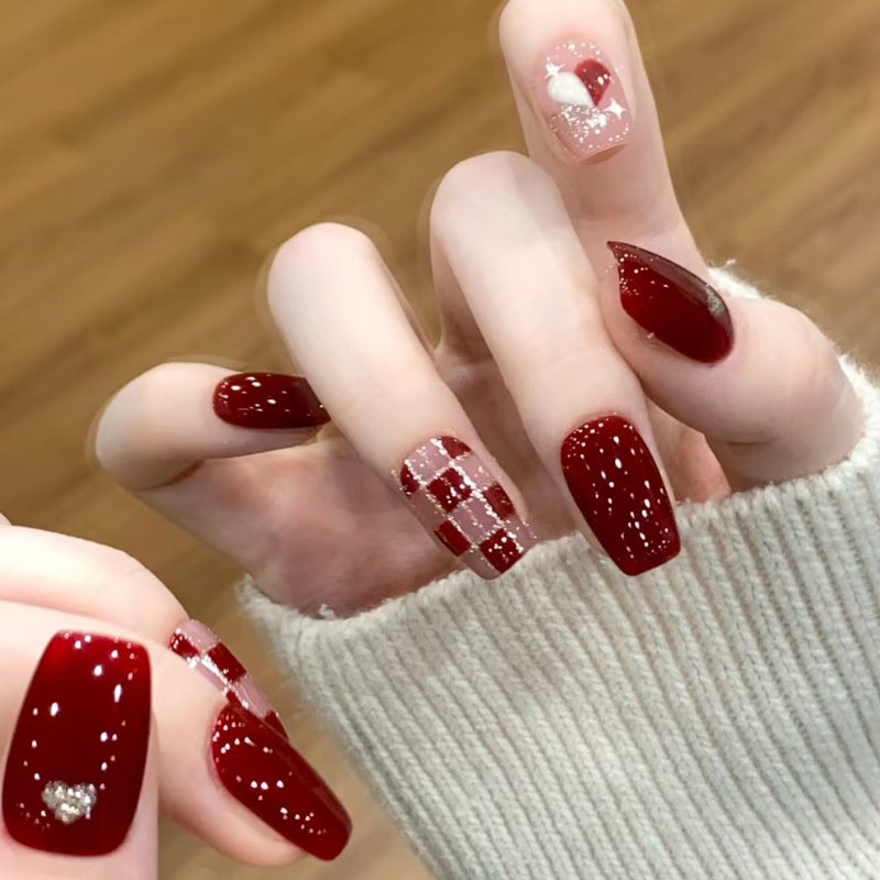 Handmade New Year's Armor-Style Red Plaid Short Nail Art, Brightening Effect, Heart-Shaped Nail Art, Finished Product, Removable Nail Patches Handmade New Year's Armor-Style Red Plaid Short Nail Art, Brightening Effect, Heart-Shaped Nail Art, Finished Product, Removable Nail Patches