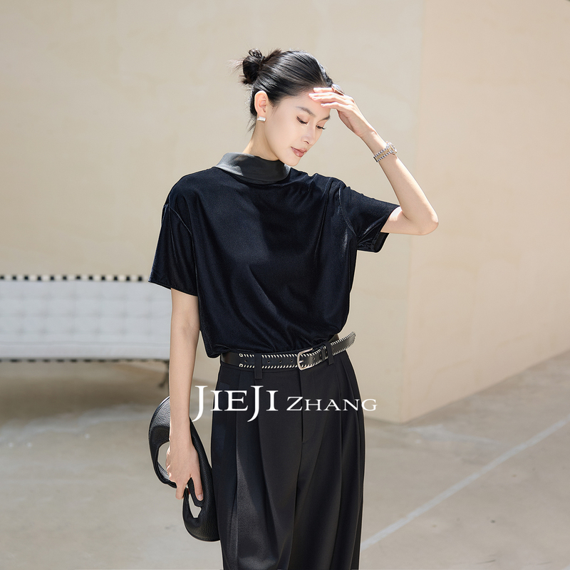Zhang Qi Jieji Zhang【Xuan Si】Summer High-End Velvet Black T-Shirt for Women with a Stylish Design and a Turn-Down Collar Short Sleeves