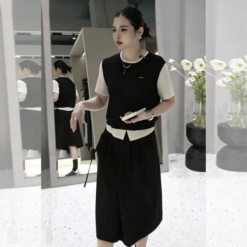 Early Autumn Korean Style Ootd Relaxed Outfit for Commuting and Casual Wear, Fake Two-Piece Knitted Short-Sleeve T-Shirt and Skirt Set for Women Early Autumn Korean Style Ootd Relaxed Outfit for Commuting and Casual Wear, Fake Two-Piece Knitted Short-Sleeve T-Shirt and Skirt Set for Women