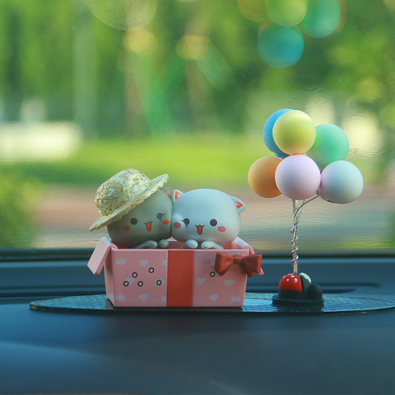 Car center console ornaments straw hat second generation peach cat super cute doll car interior accessories net red car supplies