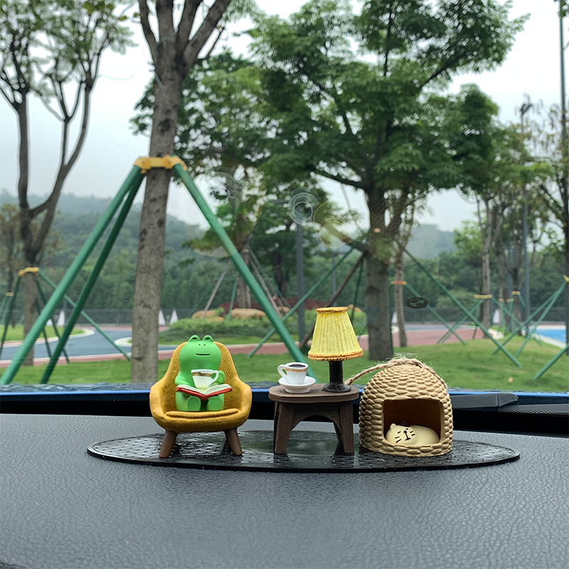Car window center console ornaments healing frog super cute car decoration net red girl car interior accessories