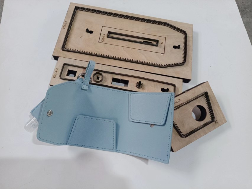 如何定制专属你的diy手工皮具刀模?便携式口罩包钥匙包设计潮流引领2025