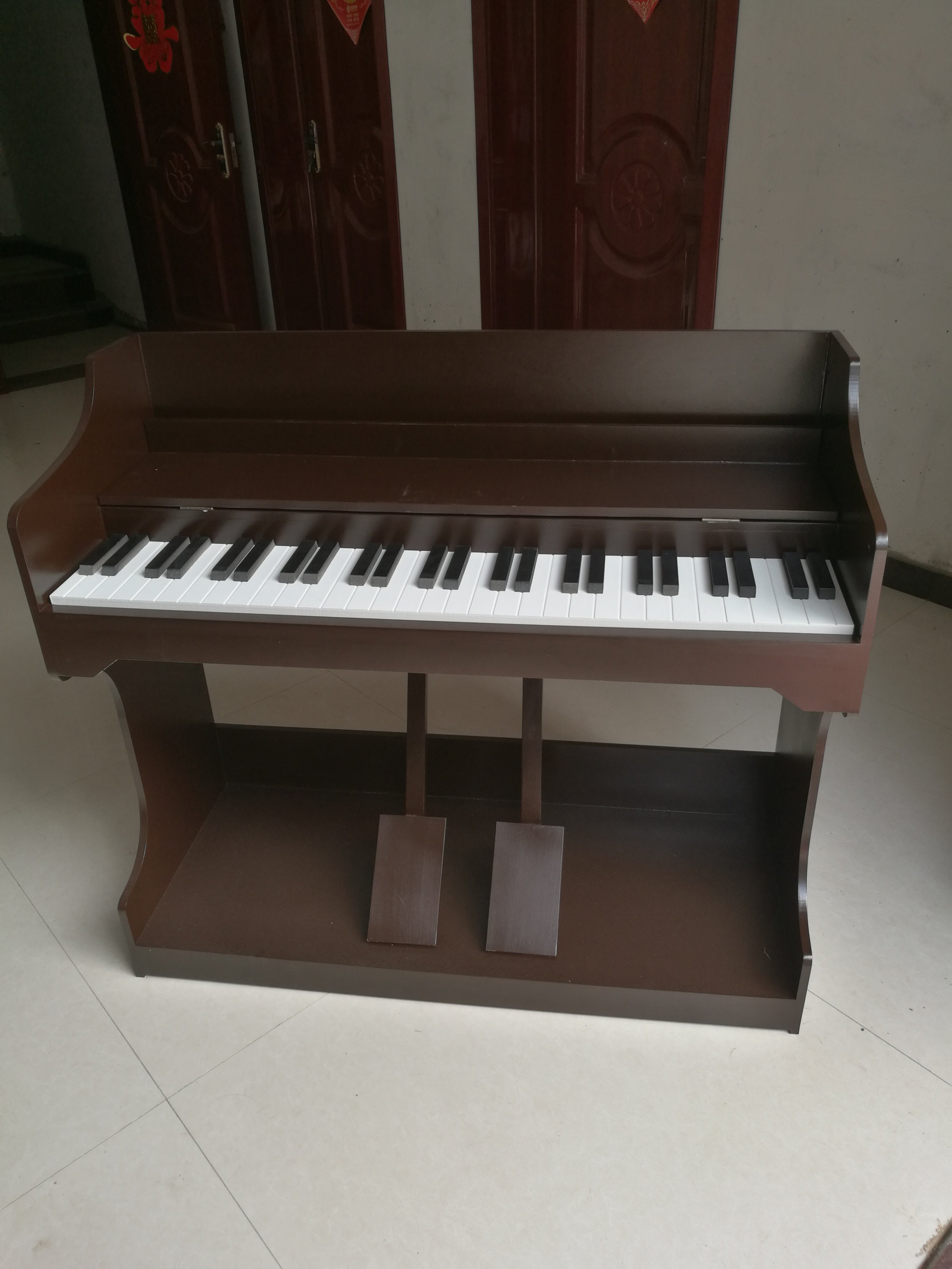 New wedding dress European style upright piano special price theme photography props live location photography photo supplies