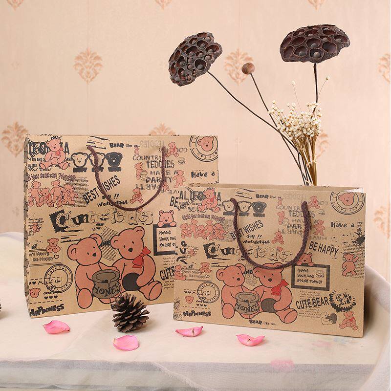 Clothes bags are hand-held and good-looking clothing stores use large bags to sell clothes, gift packaging bags are exquisite