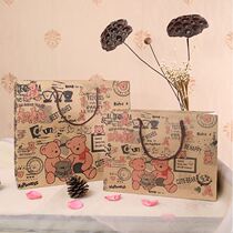 Clothes bags are hand-held and good-looking clothing stores use large bags to sell clothes gift packaging bags are exquisite