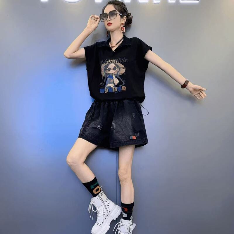 2025 Summer New Fashion Suit for Women, Letter Print Lapel Sleeveless T-Shirt + Denim Shorts Two-Piece Set Trendy 2025 Summer New Fashion Suit for Women, Letter Print Lapel Sleeveless T-Shirt + Denim Shorts Two-Piece Set Trendy