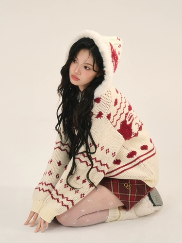 Оригинальный дизайнерский трикотажный атмосферный свитер с капюшоном с молнией