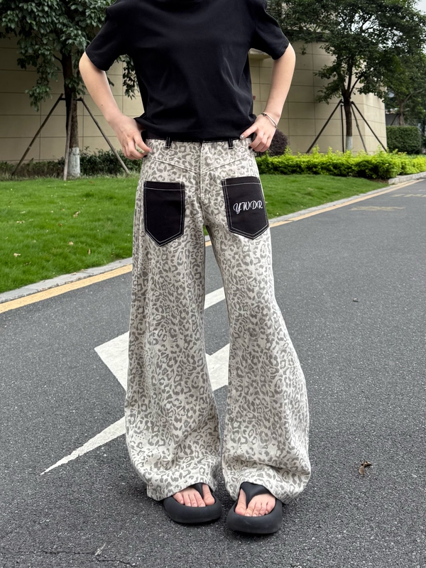 Ywdr American Retro Leopard Print Patch Pocket Jeans Unisex Loose Street Style Wide-Leg Casual Pants