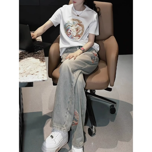 Футболка, джинсы, штаны, летний комплект, короткий рукав, подходит для подростков, 2025 года, простой и элегантный дизайн, с вышивкой