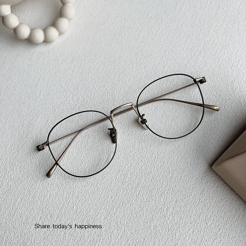 Japanese Retro Eyeglass Frames for Men, Titanium Frame, Ultra-Light Metal, Can Be Fitted with Photochromic Lenses, Suitable for Nearsightedness, Frames for Women with Large Faces, Slimming Effect Japanese Retro Eyeglass Frames for Men, Titanium Frame, Ultra-Light Metal, Can Be Fitted with Photochromic Lenses, Suitable for Nearsightedness, Frames for Women with Large Faces, Slimming Effect