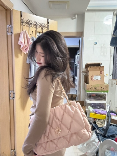 Розовая вместительная и большая цепь, сумка на одно плечо, изысканный стиль, на цепочке