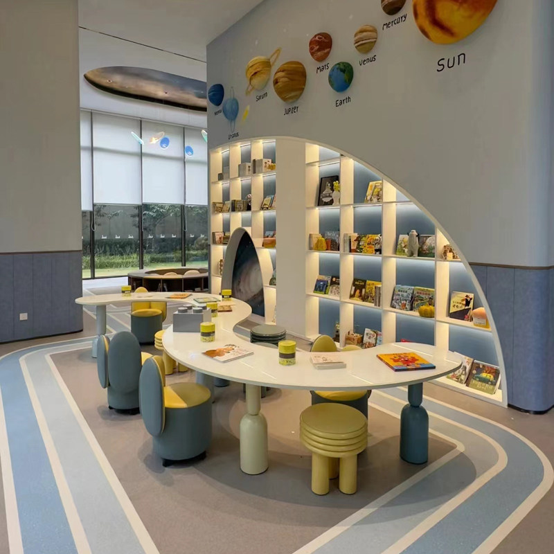 Kindergarten S-Shaped Splicing Long Table, Sales Office Mezzanine Children's Reading and Play Solid Wood Curved Table and Chair Set