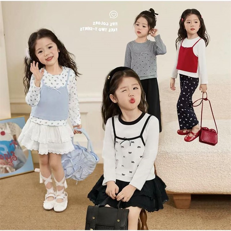 女の子の春のフェイクツーピース長袖Tシャツ2025新しいスタイルベビーガールスウィートトップ子供用ボトムシャツトレンディな子供服Tシャツ