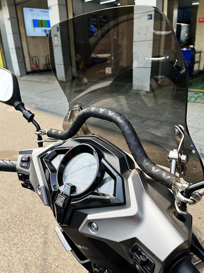 Passend für Haojue AFR125 Split Line 125 Scooter Universal Crossbar Windschutzscheibe modifiziertes Windschutzscheibenzubehör