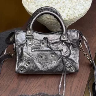 Su Su [New Motorcycle Bag] Oil-Waxed Sheepskin, Interior Fabric, Crackle Texture, Hand-Held Crossbody Bag