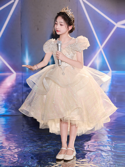 Kinderkleid, Prinzessinnenkleid, leichte Luxus-Nische, kurze Vorderseite und lange Rückseite, High-End-Kinderabendkleid für Mädchen für die Ausrichtung von Klavieraufführungen