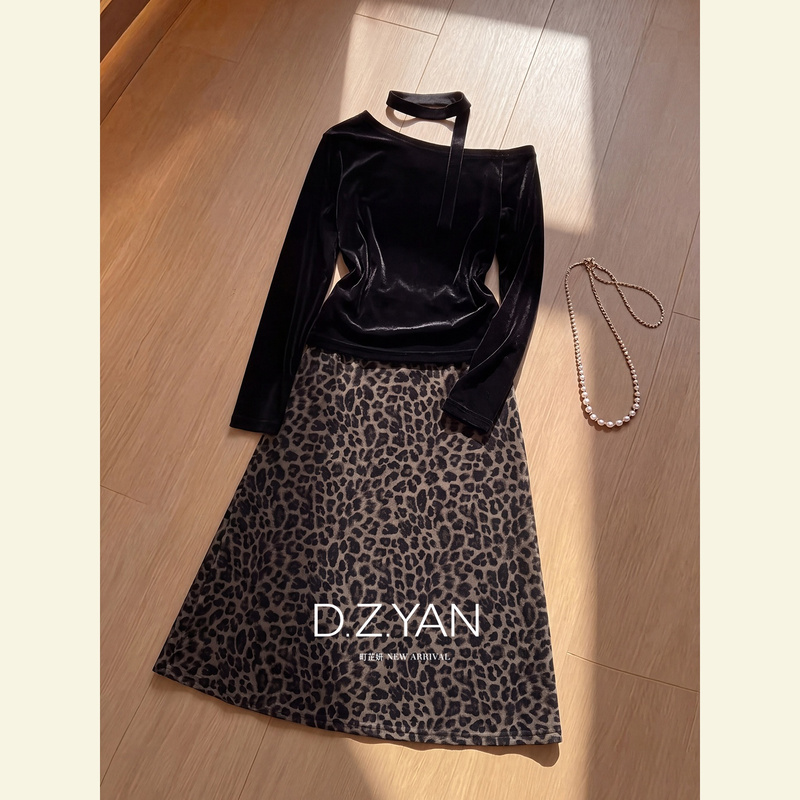 Salt-Style Chic and Sophisticated Black Velvet Halter Top and Leopard Print Skirt Set for Women in Autumn Salt-Style Chic and Sophisticated Black Velvet Halter Top and Leopard Print Skirt Set for Women in Autumn