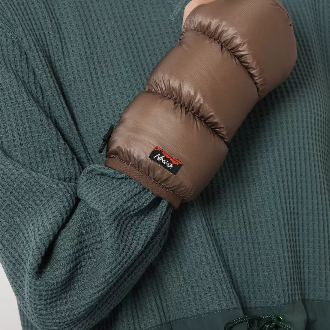 [Японские NANGA горная серия DOWN WRIST GAITERS зимние наружные тёплые удлинённые манжеты перчаток с пухом]