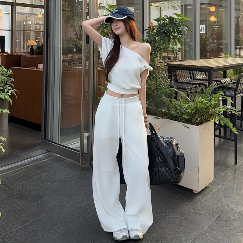 Salt-Style Streetwear Tracksuit for Women, Summer Waist-Cinching Slimming Fashion, One-Shoulder Short-Sleeve Long Pants Casual Two-Piece Set, Trendy