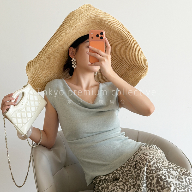 High-End Style, Elegant Temperament, Fluttering Sleeves, Off-Shoulder, Scoop Neck, Mulberry Silk Knit Top for Women, Slimming, Summer High-End Style, Elegant Temperament, Fluttering Sleeves, Off-Shoulder, Scoop Neck, Mulberry Silk Knit Top for Women, Slimming, Summer