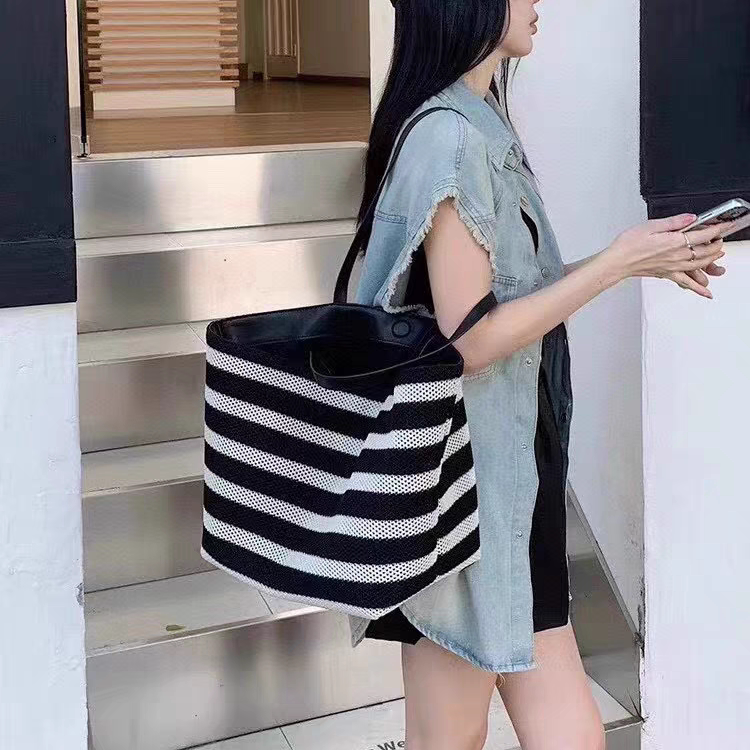 Beautiful Girl Seaside Vacation Bag Women's 2025 Summer New Woven Beach Bag Large Capacity Stripesd Cut Out Versatile Beautiful Girl Seaside Vacation Bag Women's 2025 Summer New Woven Beach Bag Large Capacity Stripesd Cut Out Versatile