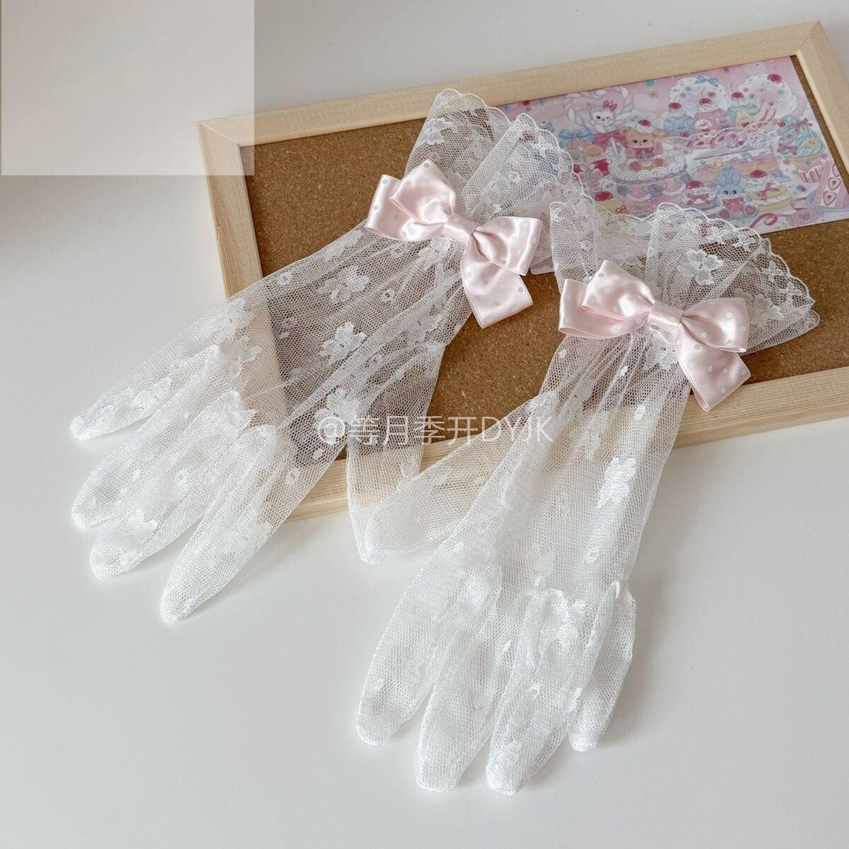 Lolita-style lace-trimmed, bow-adorned, off-white thin gloves, perfect for brides wearing short wedding dresses.
