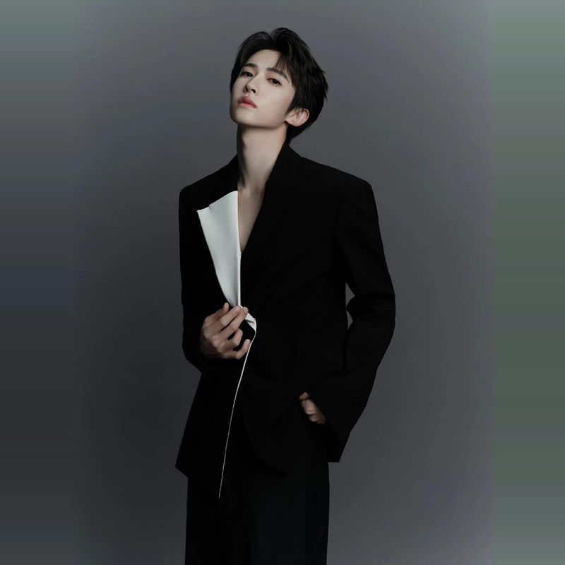 Liu Yu's Celebrity-Style Black Slim-Fit Men's Suit Jacket, Unique and High-End Korean Style with Shoulder Pads, Cool and Trendy Suit