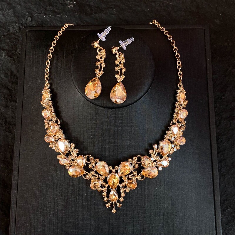 Party Star! Champagne-Colored Luxurious Sparkling Diamond Necklace and Earring Set, Fashionable Gold Waterdrop Versatile Dress Accessory Party Star! Champagne-Colored Luxurious Sparkling Diamond Necklace and Earring Set, Fashionable Gold Waterdrop Versatile Dress Accessory